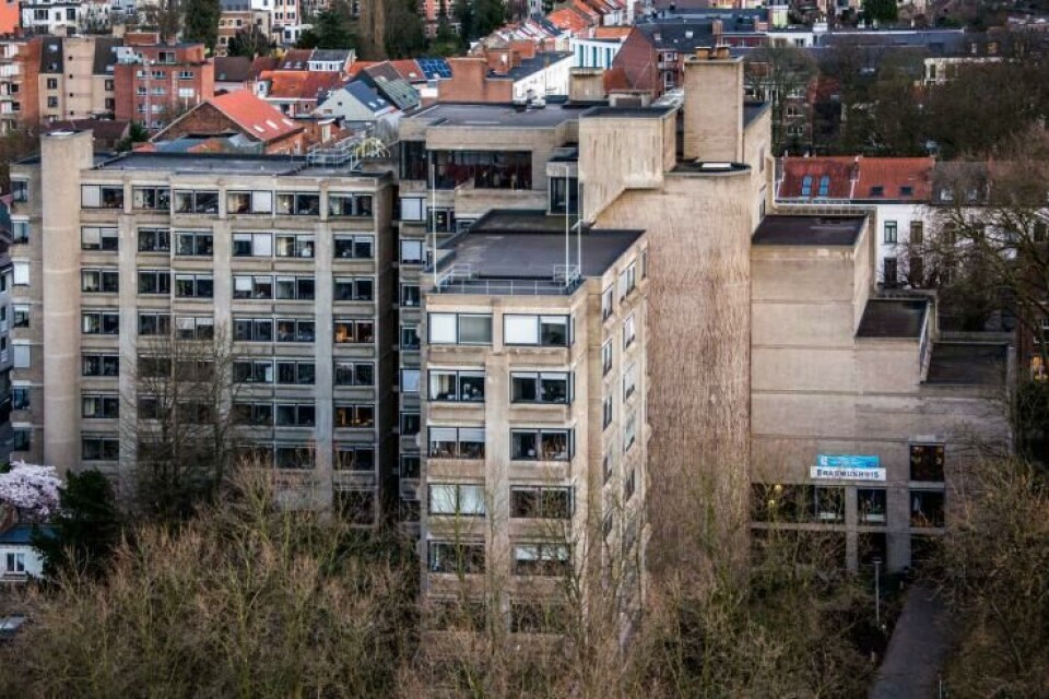 En plots stapt de decaan op