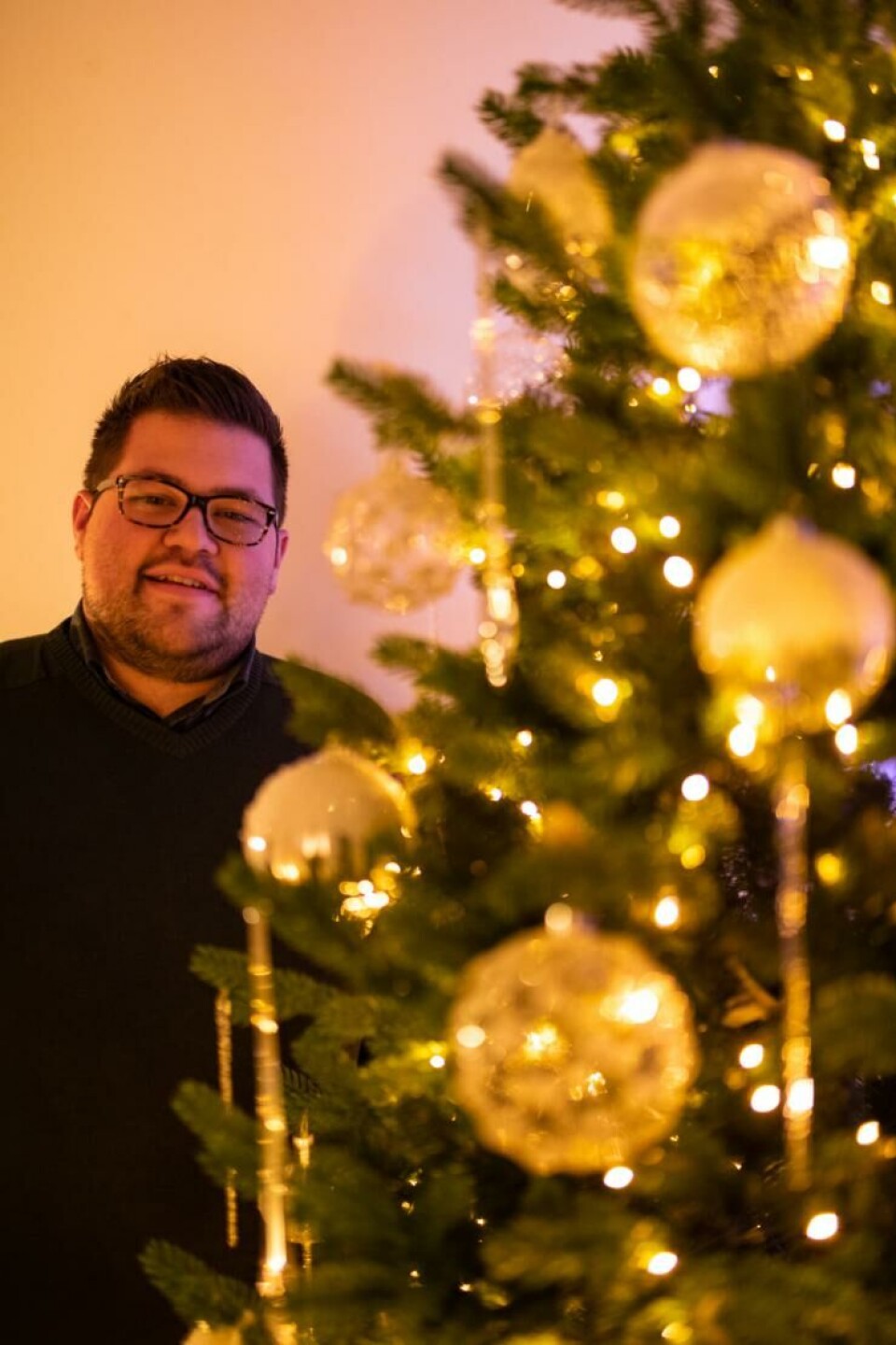 Jan is professioneel kerstboomversierder: 'Mijn kerstboom stond er al op 21 oktober'