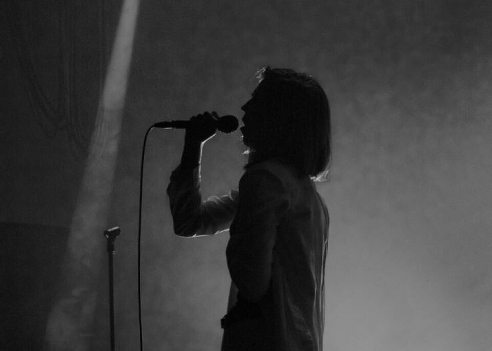Vijftig tinten grijs en pikzwart: Whispering Sons stuwt Leuven naar een epileptische extase