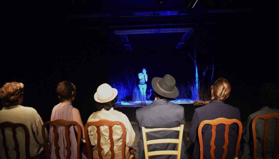 The Gull maakt gebruik van het Shakespeareaanse play within a play-motief. The Gull maakt gebruik van het Shakespeareaanse play within a play-motief.