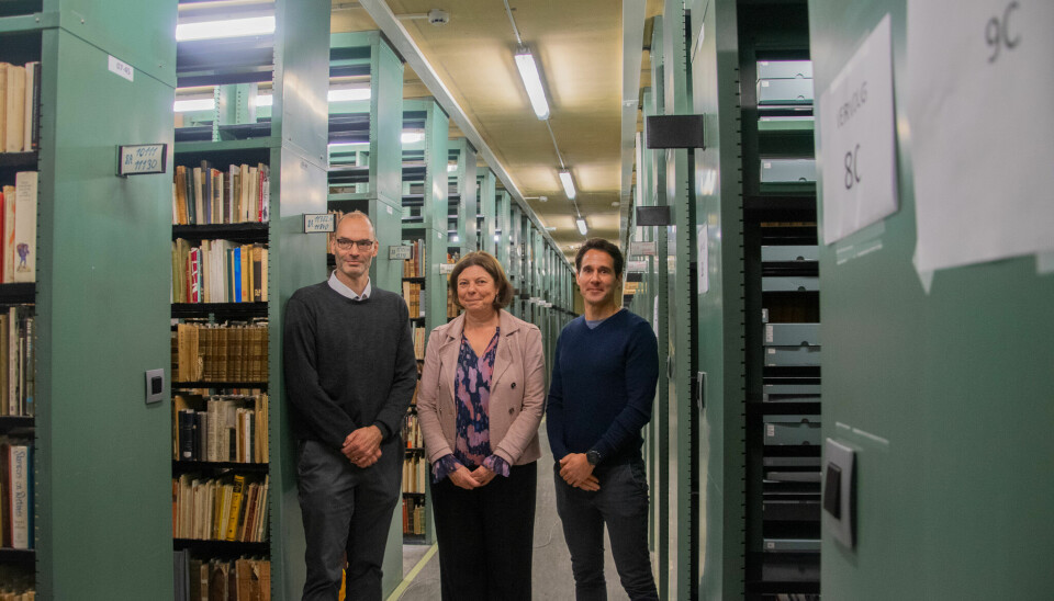 Directeur van KU Leuven Bibliotheken Hilde Van Kiel samen met diensthoofd Digitalisatie Bruno Vandermeulen en Google-woordvoerder Michiel Sallaets.