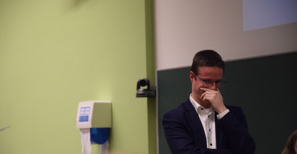 Ook professor Wouter Druwé kon zijn lach niet verbergen bij de vele oneliners.