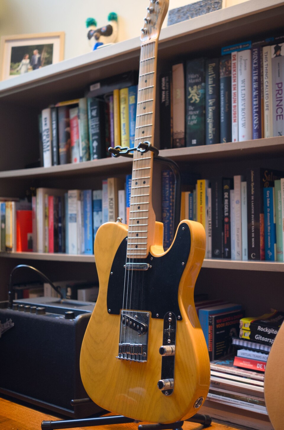 'Ik probeer elke dag wat op mijn gitaar te spelen.'