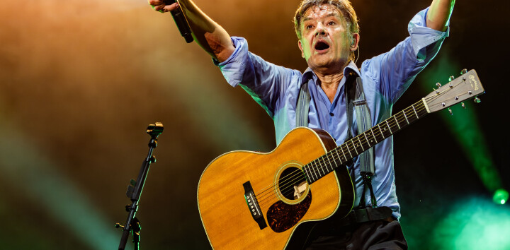 Bart Peeters kroont zich tot messias van Beleuvenissen