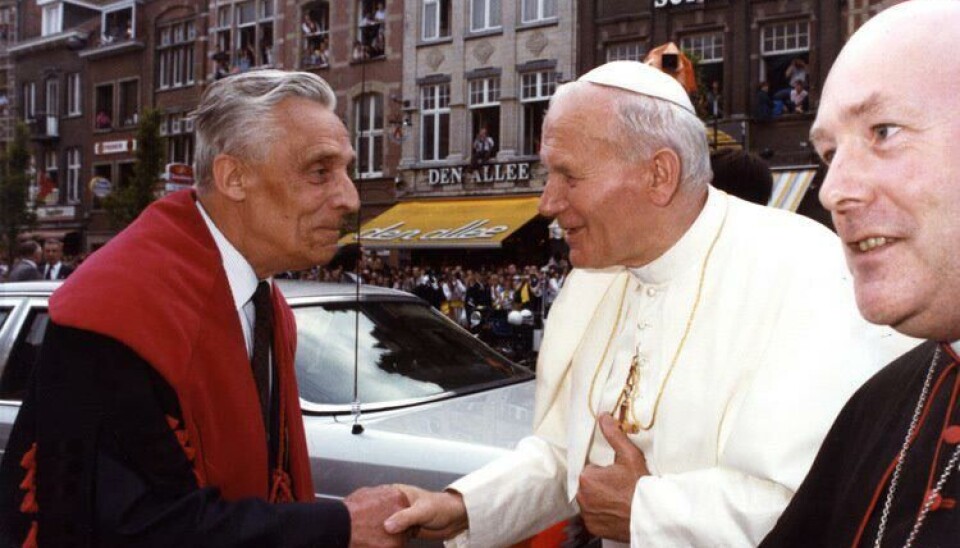 Rector Pieter De Somer met paus Johannes Paulus II en aartsbisschop Danneels in 1985.