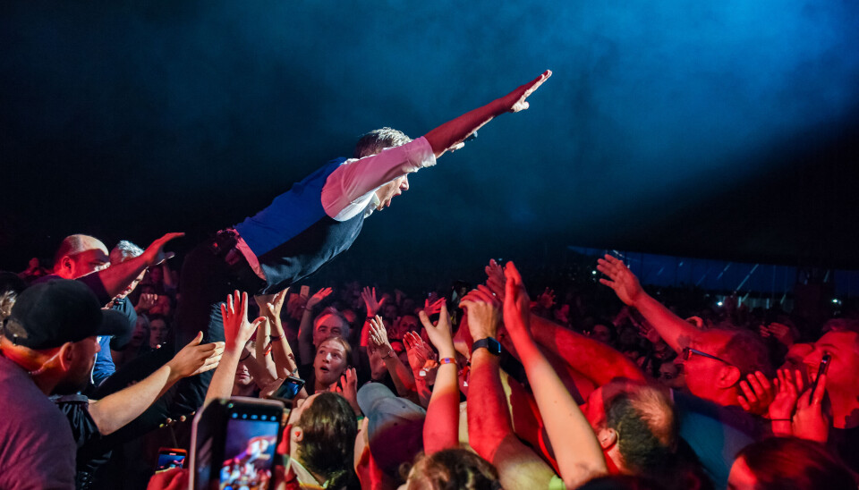 Peeters vliegt het publiek in op Rock Zottegem 2024.