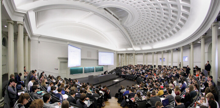 Moet ik straks 'Leuven Vlaams!' in het Engels roepen?