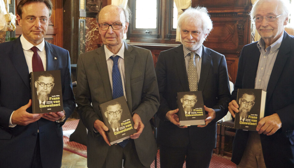 Na zijn emeritaat bleef Wils boeken schrijven voor een breed publiek (2017). Op de foto: Bart De Wever, Lode Wils, Emmanuel Gerard en Rik van Cauwelaert,