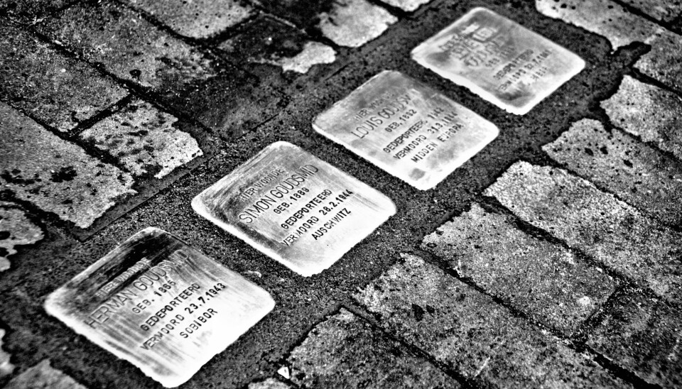 Struikelstenen voor slachtoffers van de Holocaust.