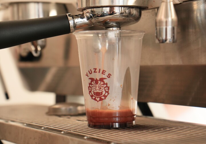 Studenten openen nieuwe koffiebar met lattes aan 2,60
euro