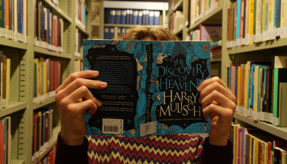 Terwijl de leescultuur terug bloeit, bloedt het Nederlands