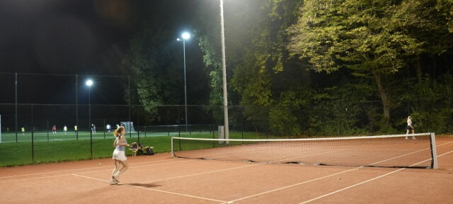 Tennissers niet geboeid door 24 urenloop