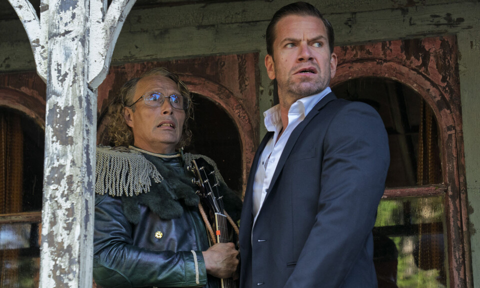 Jensen toont juist empathie voor zijn personages en laat zien dat we allemaal wel een beetje vreemd zijn.